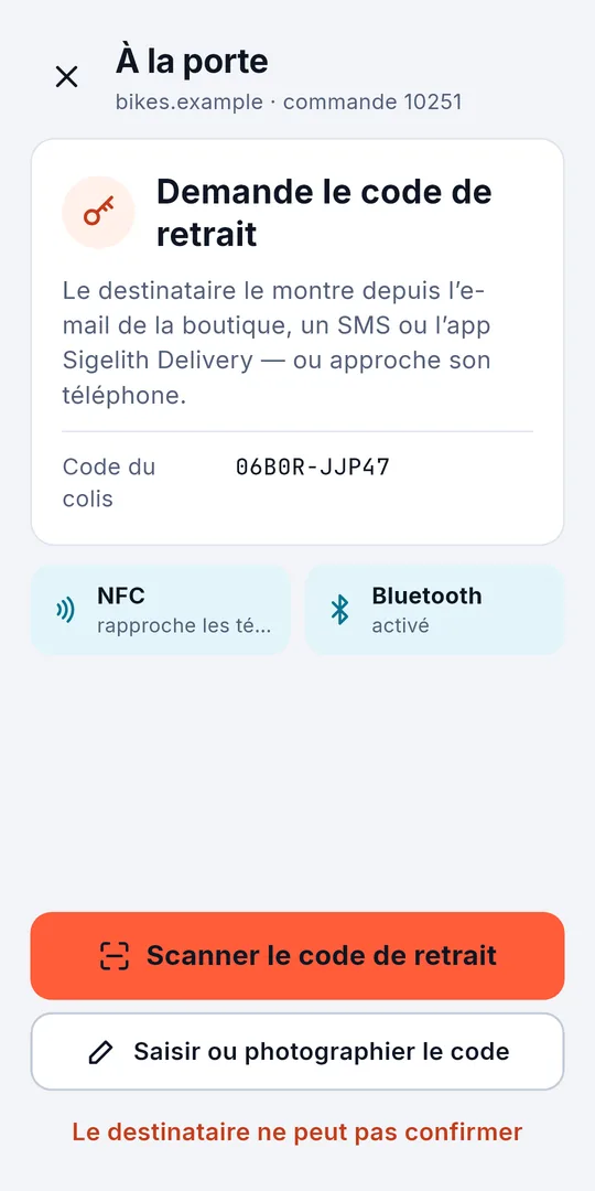 Une étiquette avec code de retrait : le livreur scanne le code du destinataire, le saisit ou le prend en photo