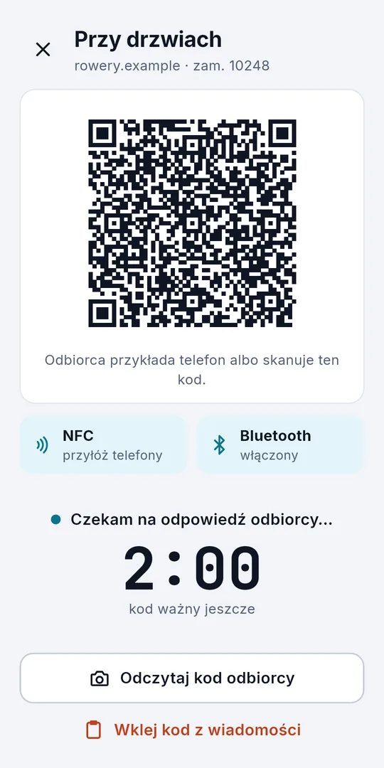 Sigelith Courier przy drzwiach: sesja jako kod QR, z włączonym NFC i Bluetooth