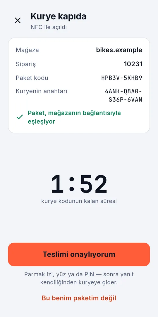 Kurye kapıdayken Sigelith Delivery: mağaza, sipariş, paket kodu ve kuryenin anahtarı, mağazadan gelen bağlantıyla karşılaştırılarak kontrol edilmiş